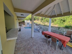 Apartment | Outdoor dining - Condo With Pool - Sleeps 8 & bbq Facilities (Cul de Sac)