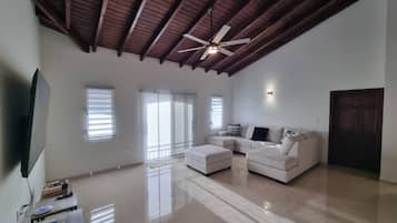 Apartment | Living area | TV