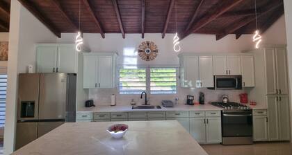 Condo With Pool - Sleeps 8 & bbq Facilities