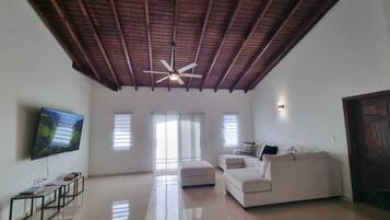 Apartment | Living area | TV