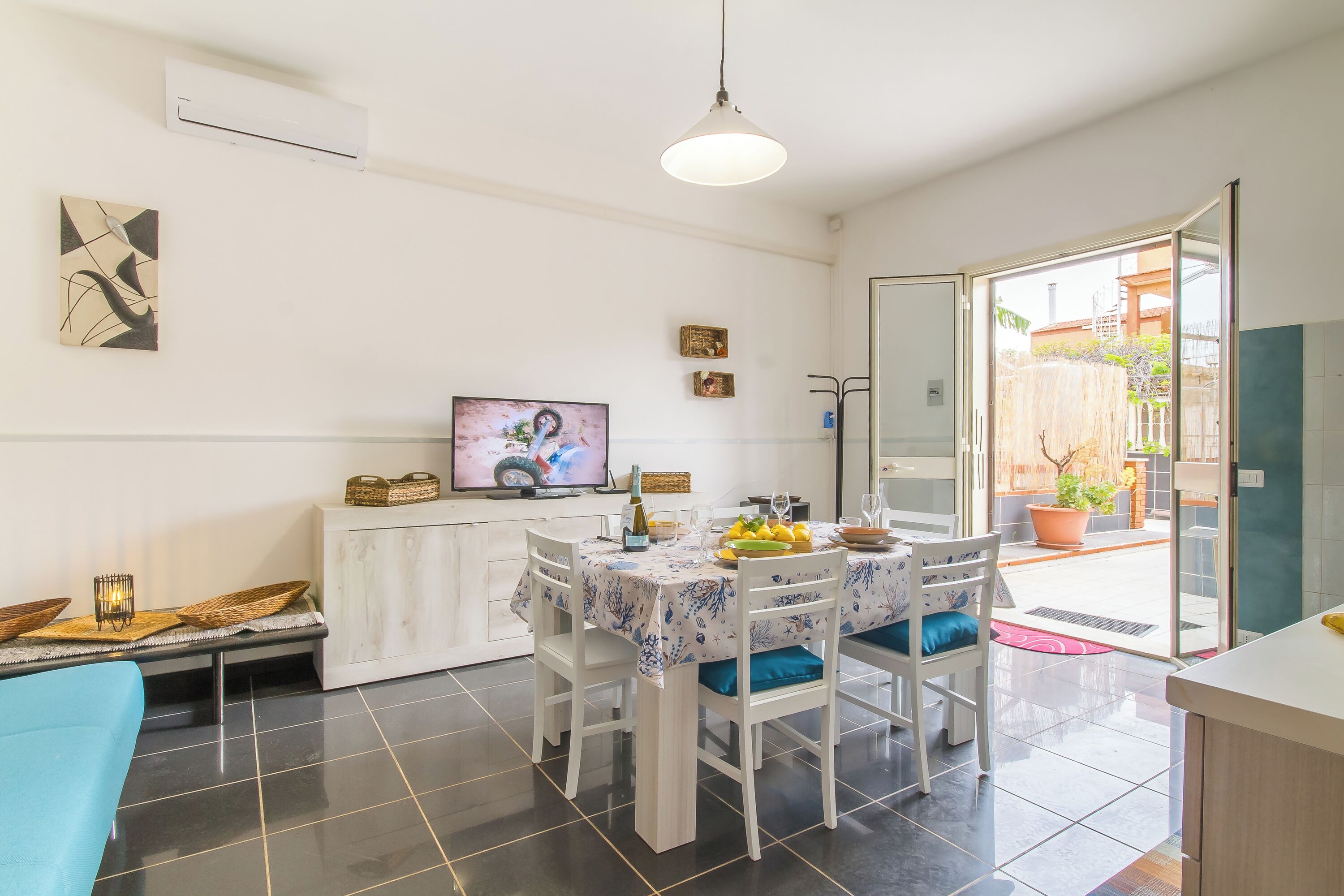 Family Apartment, 2 Bedrooms, Terrace (Distefano House Close To Sea) | Interior