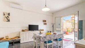 패밀리 아파트, 침실 2개, 테라스 (Distefano House Close To Sea) | 다이닝