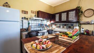Family House, 2 Bedrooms, Mountainside (Villa Sant'Elene) | Dining