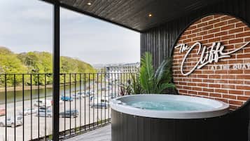 Deluxe Suite, Sea View | Terrace/patio
