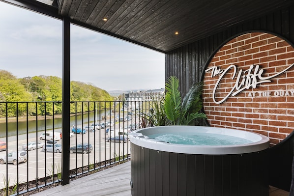 Suite – deluxe, sjøutsikt | Terrasse/patio