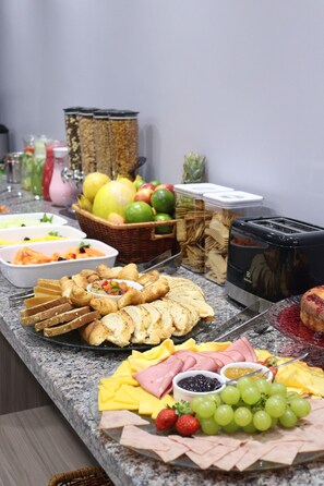 Free daily continental breakfast