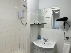 Bathroom - Woodcock Inn (East Grinstead)