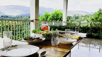 Free daily English breakfast