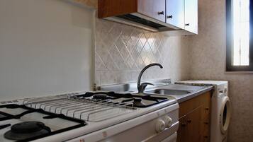 Frigorifero, forno, piano cottura, macchina per tè/caffè