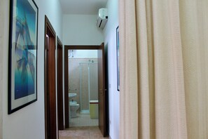 Dusche, Haartrockner, Bidet, Toilettenpapier