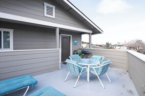 Outdoor dining - 1203 Russ Court: 1  BR, 1  BA Apartment in Arroyo Grande, Sleeps 2 (Arroyo Grande)