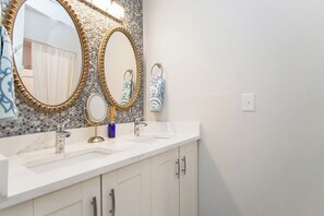 Shower, hair dryer - Bonita Bungalow 1 Bike to Beach, Grill (Bonita Springs)