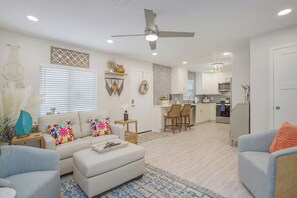 TV, offices - Bonita Bungalow 1 Bike to Beach, Grill (Bonita Springs)