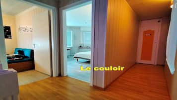 2 chambres, coffres-forts dans les chambres, bureau
