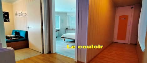 2 bedrooms, in-room safe, desk, iron/ironing board