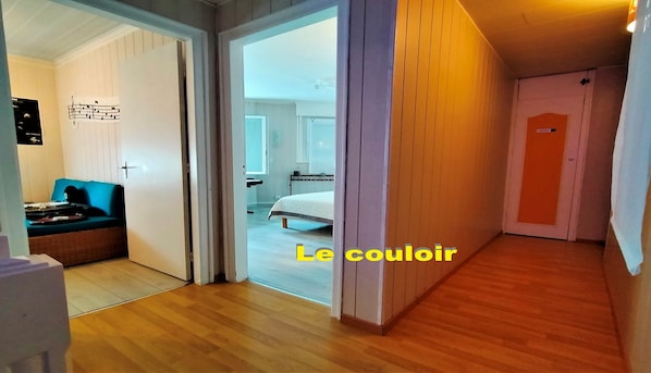 2 bedrooms, in-room safe, desk, iron/ironing board