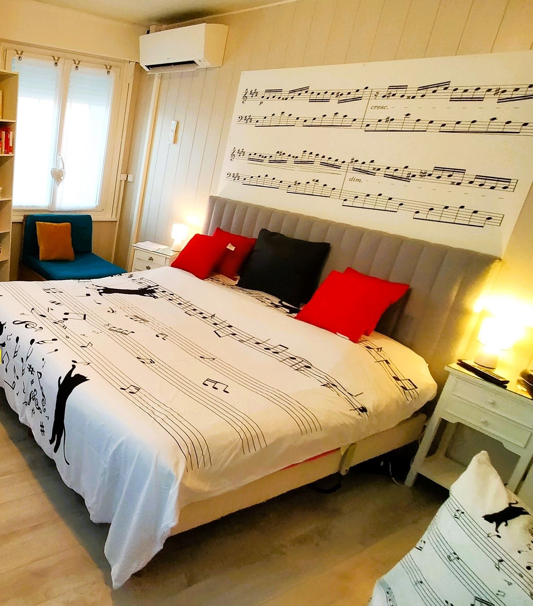 2 bedrooms, in-room safe, desk, iron/ironing board