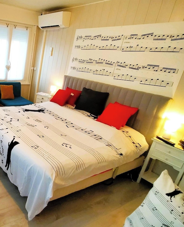2 chambres, coffres-forts dans les chambres, bureau
