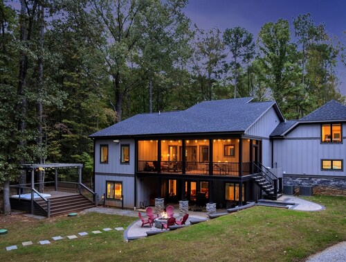 Loch Nest on Lake Gaston | Game Room | Boathouse