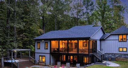 Loch Nest on Lake Gaston | Game Room | Boathouse