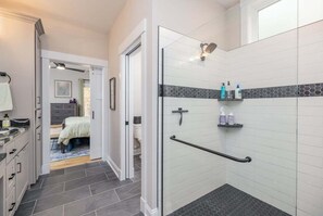 Dusche, Handtücher, Seife, Shampoo