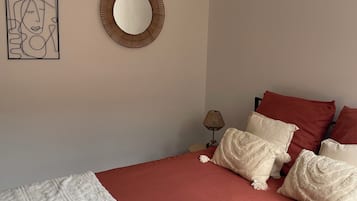 1 chambre, lit parapluie, draps fournis