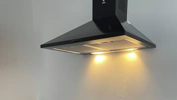 Réfrigérateur, micro-ondes, plaque de cuisson, cafetiÚre/bouilloire