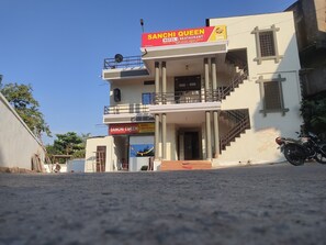 Front of property - Hotel sanchi Queen & restaurant Sanchi (Raisen)