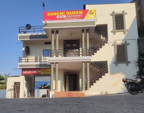 Front of property - Hotel sanchi Queen & restaurant Sanchi (Raisen)