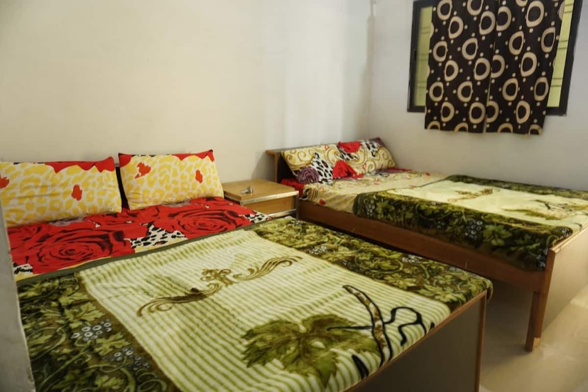 1 bedroom, desk, laptop workspace, free WiFi