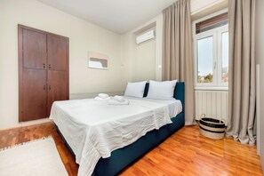 Family House | 3 bedrooms, in-room safe, desk, iron/ironing board - Holiday Home Istarska (Rovinj)