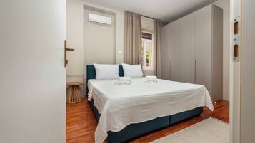 Family House | 3 bedrooms, in-room safe, desk, iron/ironing board