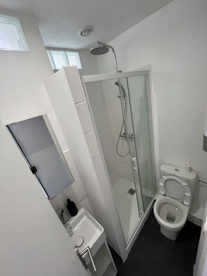 Towels, soap, toilet paper - Charmant Studio rue Calme Bonne Localisation (Les Lilas)