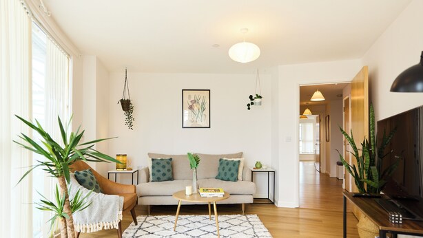 Apartment (2 Bedrooms) | Living area | 37-inch Smart TV with cable channels - The Queensland Sanctuary - Trendy 2bdr Flat With Terrace (London)