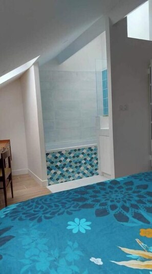 1 室のベッドルーム、WiFi、ベッドシーツ