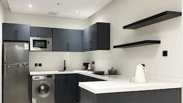 Design Apartment, 3 Bedrooms | Private kitchen | Electric kettle