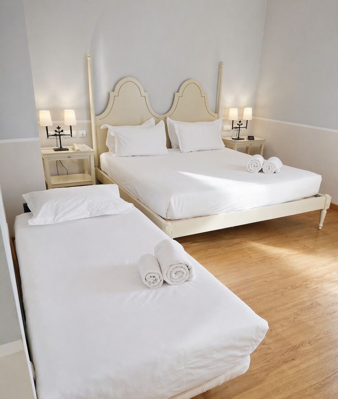 Chambre, plusieurs lits