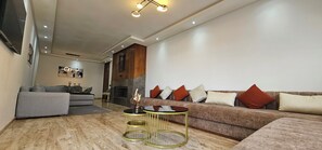 Smart TV, fireplace
