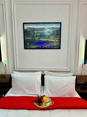 Exclusive Room | Egyptian cotton sheets, premium bedding, pillow-top beds - The Hotel Syracuse (Casablanca)