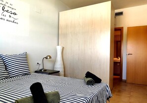 3 bedrooms, iron/ironing board, WiFi, bed sheets - Casa de una Sola Planta con Gran Terraza y Piscina, Confortable y Tranquila (L'Ampolla)