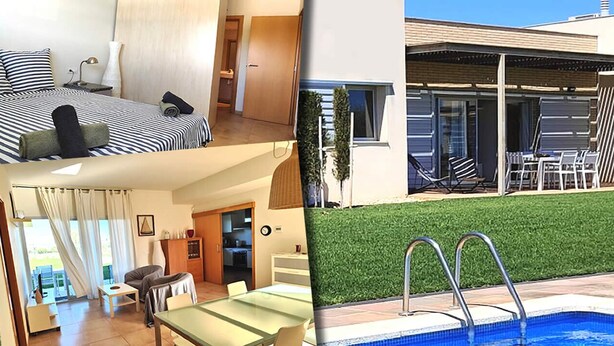 Une chambre d’hôtel avec un lit, une petite table et une vue sur la piscine.