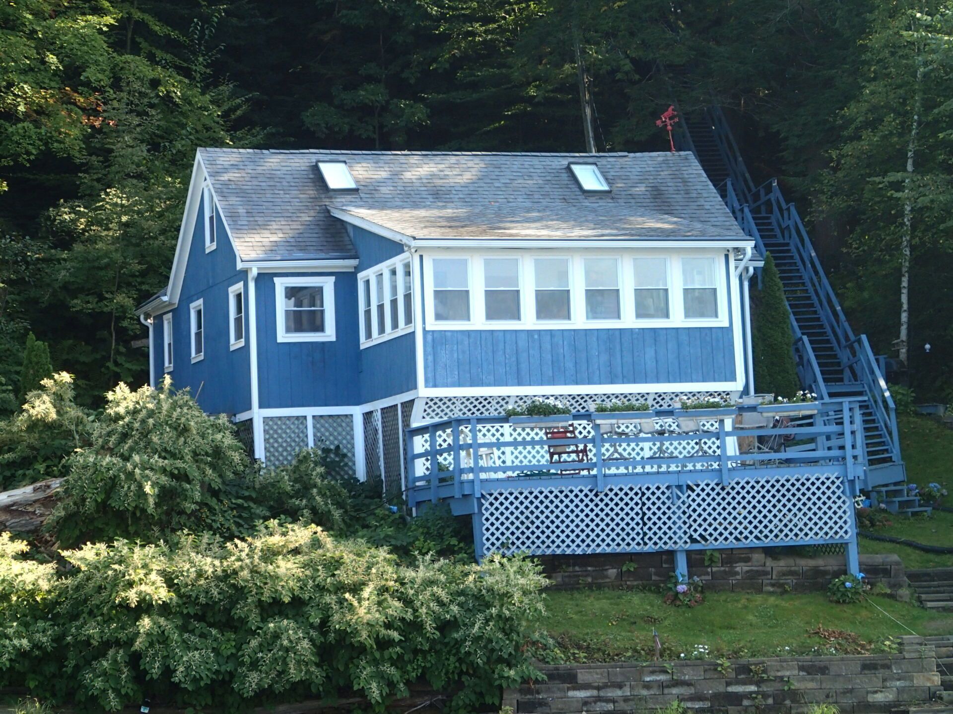 Lake front 3 bedroom home on Saratoga Springs' Lake Lonely