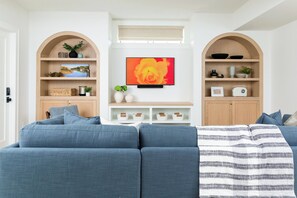 Smart TV, fireplace