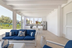 Smart TV - Casa de MarVicina at the delightful seaside village of Brucoli, between Catania and Syracuse (Augusta)