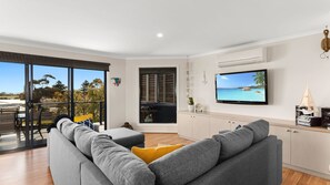 TV - Lazy Days - 7 Nereus Drive (NORMANVILLE)