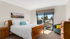 4 bedrooms, desk, iron/ironing board, WiFi