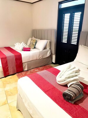 3 عدّة غرف نوم ومكواة/لوح كي وواي فاي مجانًا وملاءات أسرّة