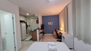 1 Schlafzimmer, Schreibtisch, Bügeleisen/Bügelbrett, Reisekinderbett