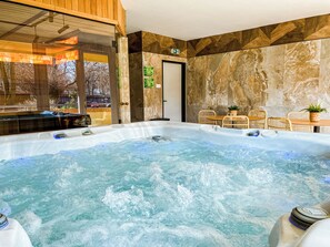 مغطس خاص في السبا