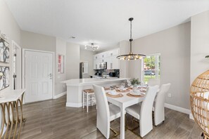 Dining - 8496 Resort 3BR Condo by Disney World Orlando (Kissimmee)